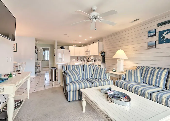 Pool, Canal Views! Unit 1/2 Mi To Ocean Holiday home *