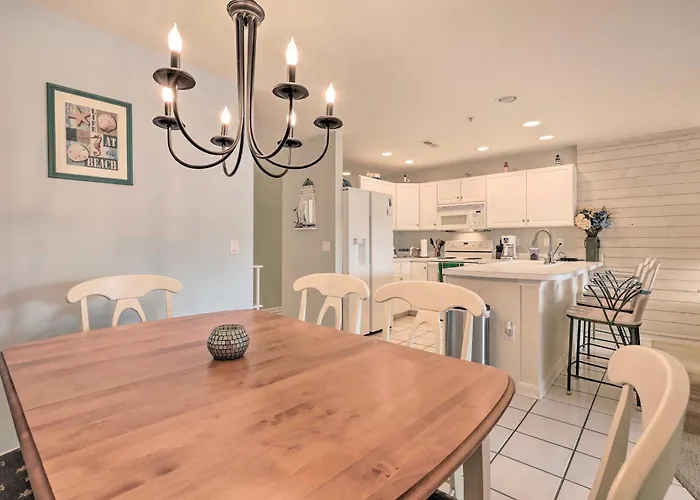 Pool, Canal Views! Unit 1/2 Mi To Ocean