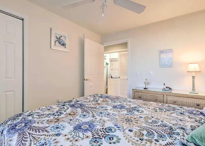 Pool, Canal Views! Unit 1/2 Mi To Ocean Holiday home *