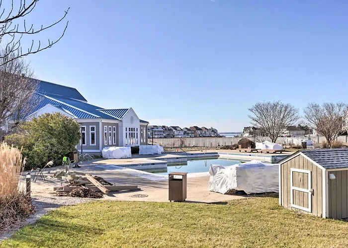 Pool, Canal Views! Unit 1/2 Mi To Ocean